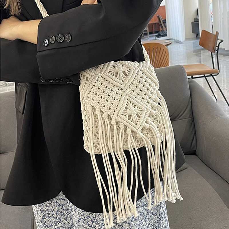 Women Straw Shoulder Bag with Tassel Handwoven Crossbody Bag Solid Color Weaving Beach Bag Ladies Summer Daily Bag Z250915