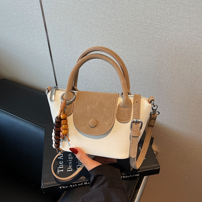 Fashion casual handbag autumn 2025 new style student classic crossbody bag simple daily commuting advanced multifunctional versatile handbag