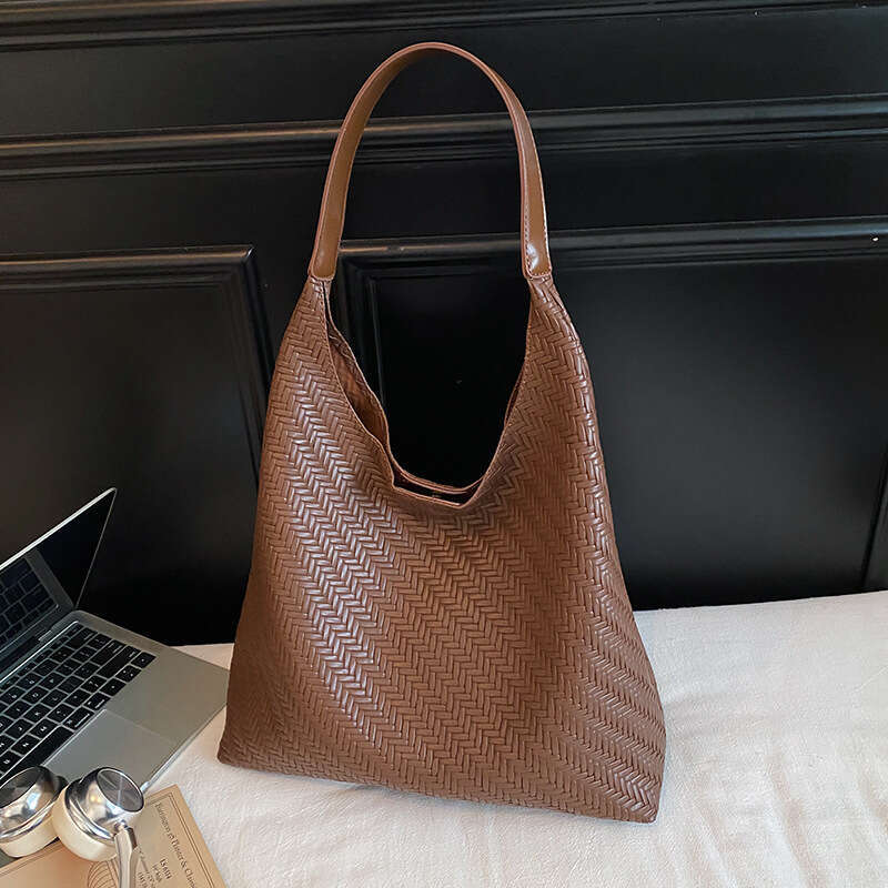 High-End Large Capacity Shoulder for Women 2025 New Trendy Woven Embossed Commuter Tote Popular Mother-Daughter Bag