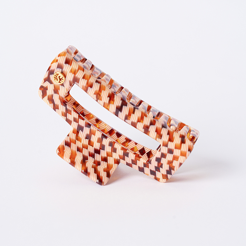 Rainbow checkerboard acetic acid clip, sweet temperament hair clip, high-end feeling, cute shark clip hair accessory, versatile headwear for women