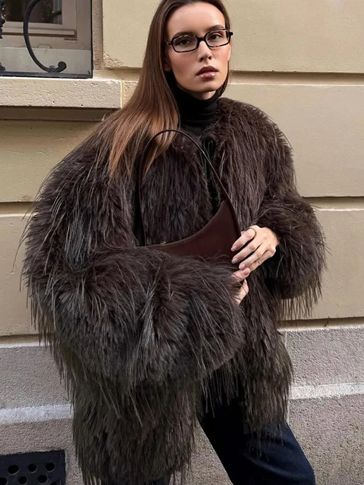 Brown Fluffy Faux Fur Coat Women Fashion Oneck Long Sleeve Loose Cardigan Jacket 2025 Winter Lady Street Warm Outerwear 250918