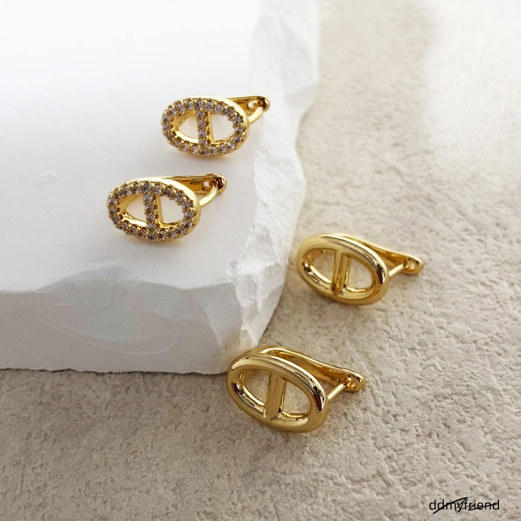 European And American Designer Jewelry Wedding Rings Simple Zircon Pig Nose Earrings Gold Plated High-End Elegant Ear Studs Wholesale ddmyfriend