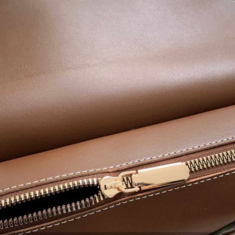 Vintage Bag Womens New High Quality Shoulder Bag Simple And Versatile Wide Shoulder Strap Solid Color Crossbody Bag Small Squar Z250915