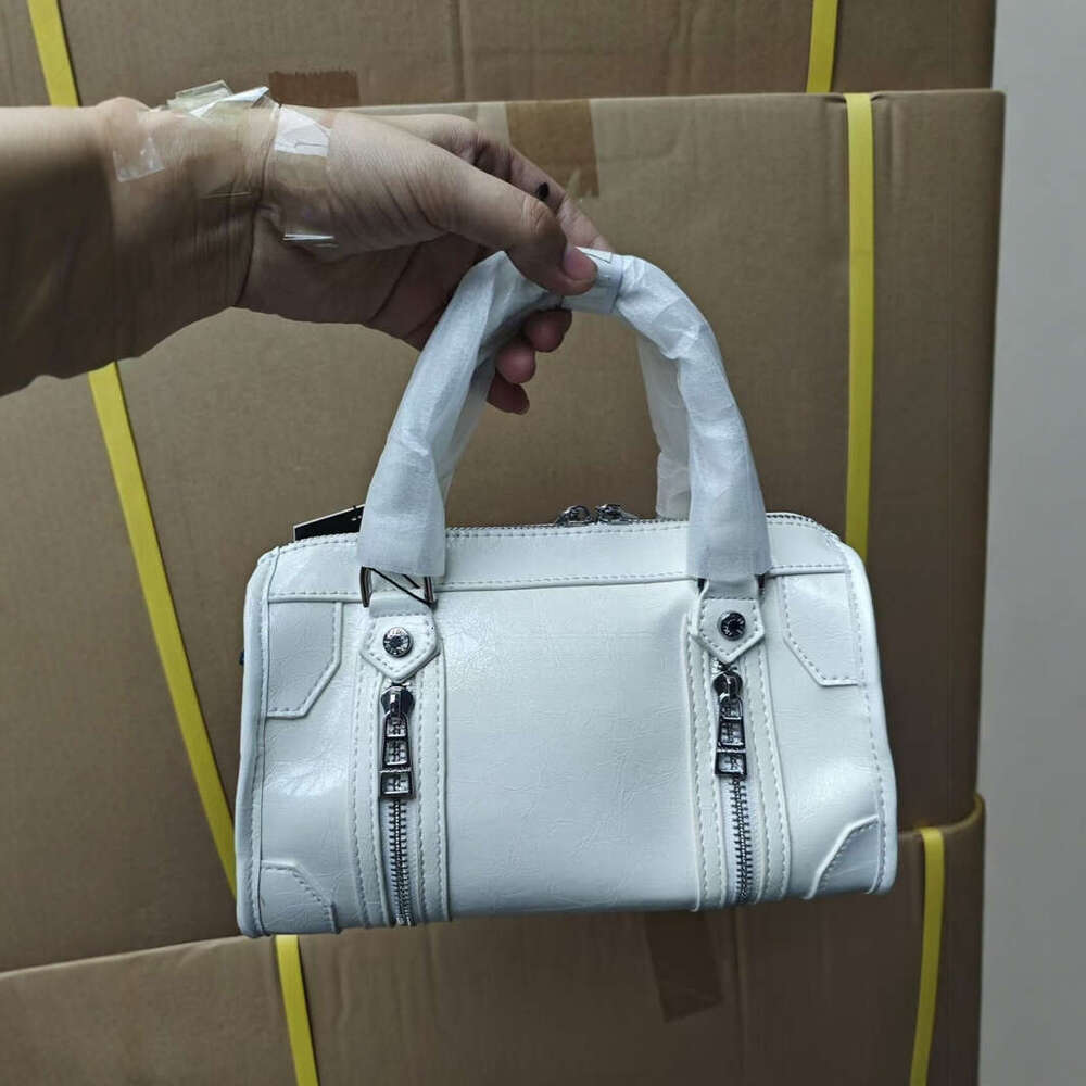 New Simple Versatile Classic Rhinestone Patent Leather Shoulder Bag With Hand-Painted Graffiti B5