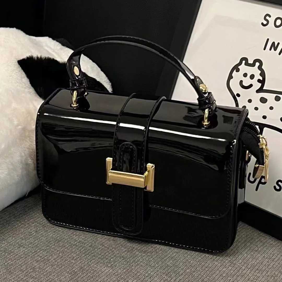Small Square Bag with Highend Design and Glossy Finish for Women 2024 New Stylish and Versatile Single Shoulder Crossbody BagXJ250918