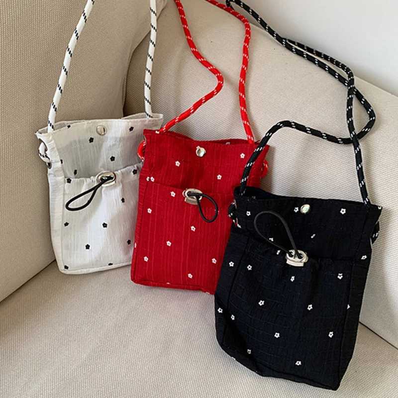 Fashion Elegant Cloud Bags Korean Style Sweet Mobile Phone Bags Versatile Casual Messenger Bag New Style Pleated Crossbody BagsXJ250918