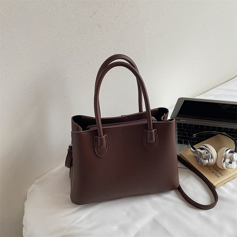 Ladies' Fashion Casual Handbag 2025 Autumn Student Classic Crossbody Bag Simple Daily Commuter Advanced Multi functional Versatile Handbag