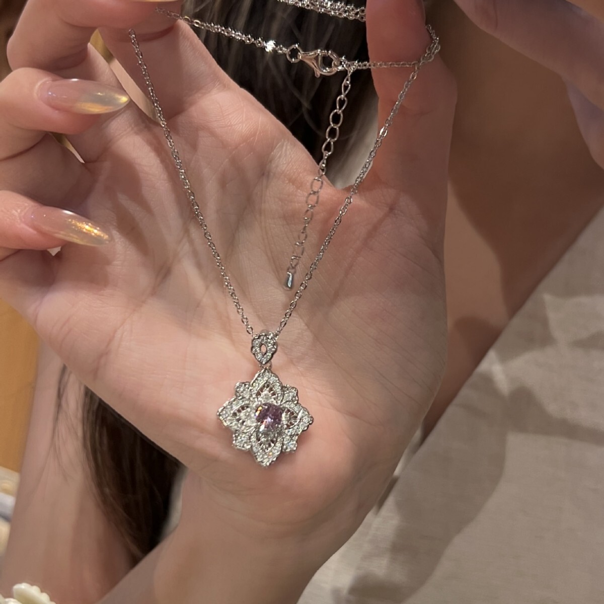 Mermaid Princess Silk Cloth Style Four-Leaf Clover Necklace for Women, Light Niche High-End Design Pendant Accessory Clavicle Chain