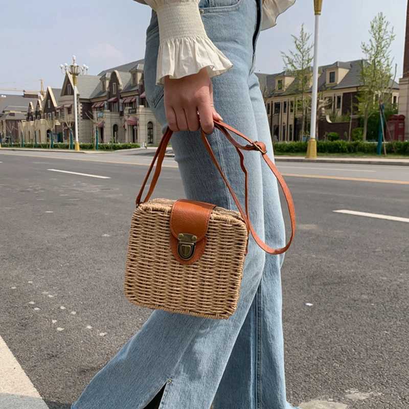 Summer Rattan Straw Bag For Women Woven Handmade Shoulder Bag Small Round Bag Vacation Seasid Beach Bag Shopping Purse bolsa Z250915