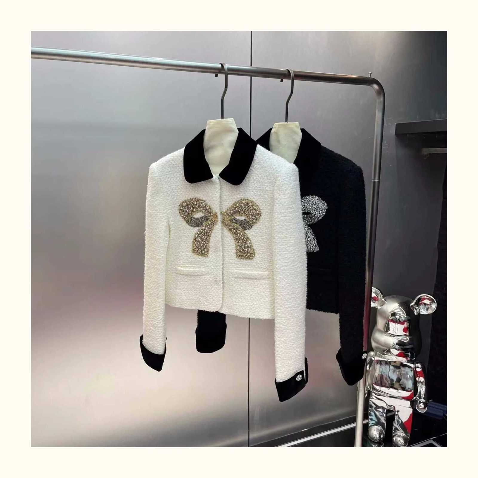 Autumn Winter Celebrity Woven Coarse Tweed Coats Women Beaded Pearls Long SLeeve Short Jackets Lady Work Wear Z250918