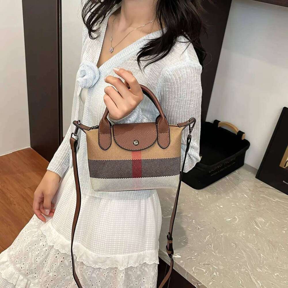 2025 New Women's Textured Shoulder Messenger Bag Niche Design, Commuter - Friendly, Casual Plaid Handbag
