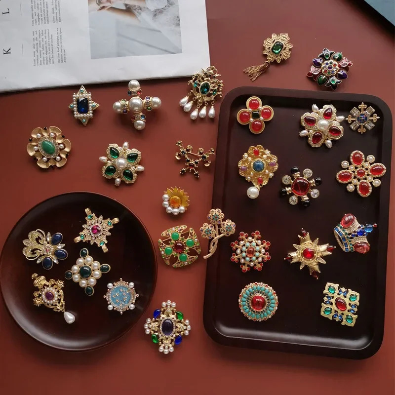 Baroque style Pins Vintage Geometry Badges Elegant Sweet Flower Brooch Jewelry Sets for Women Ladies 250919
