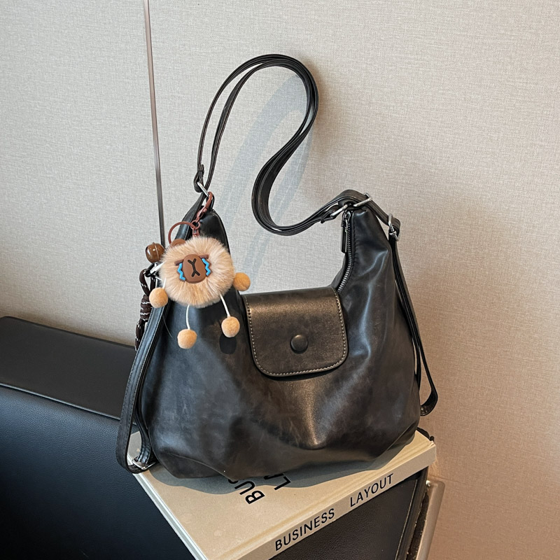 Autumn 2025 New Fashionable Leisure Large Capacity Handbag Student Classic Crossbody Bag Simple Daily Commuter Advanced Multi functional Women's 