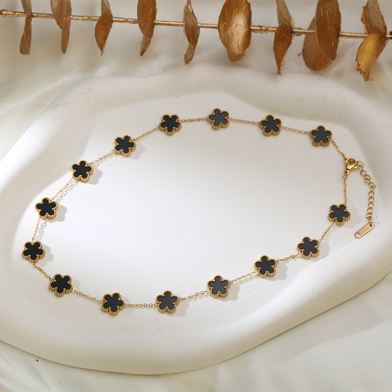 Hot-selling Five-leaf Pendant Necklace for Women Fashionable Fifteen Flower Choker Collarbone Chain gold Waterproof Jewelry