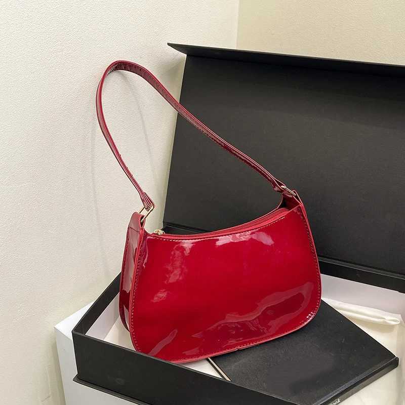 Womens Patent Leather Handbag Versatile Fashion Shoulder Bag Casual Commuting Bag Girl Brand Designer Zipper Small Handbag Z250915
