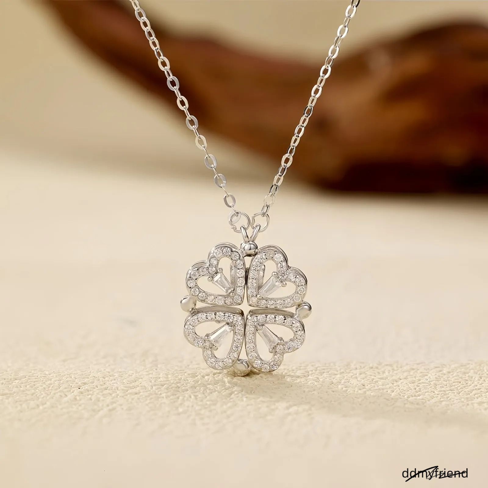 Fashion Double Wear Magnet Four Heart Flower Pendant Necklace For Women Sweet Sexy Female Stainless Steel Neck Chain Jewelry250711 ddmyfriend