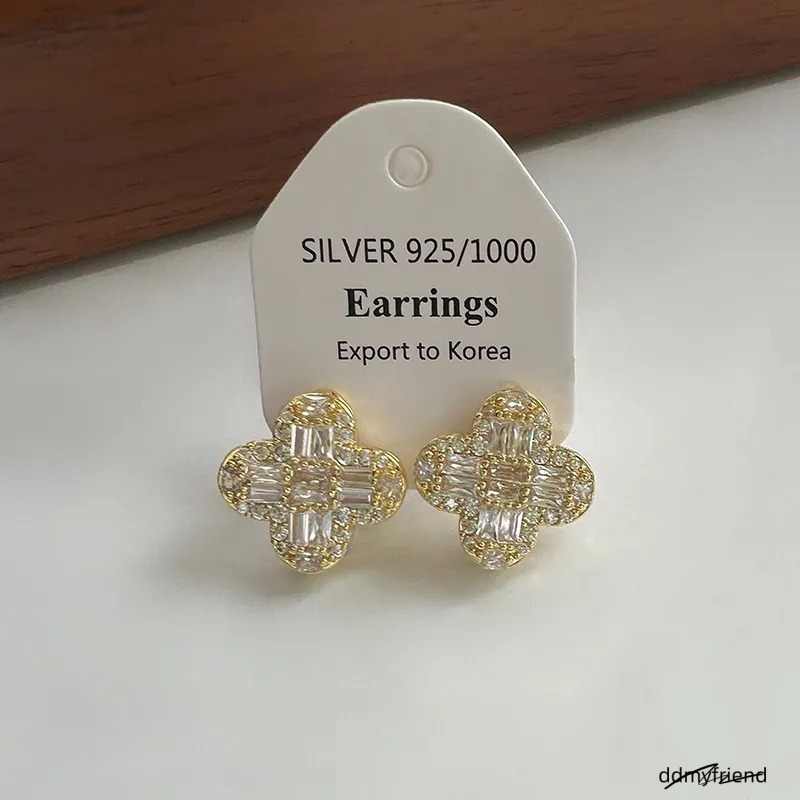 Free Shipping Designer Jewelry Super Shiny All Zircon Clover Ear Clip Elegant Social High-End Women's Earrings Exquisite Accessories ddmyfriend