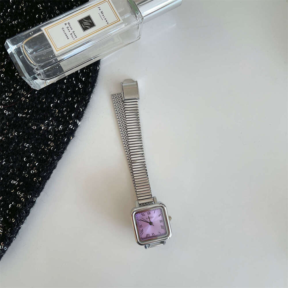 Small Square Roman Dial Metal Strap Watch Designer for Women, Student Style, Compact Exquisite, Simple and Minimalist Design