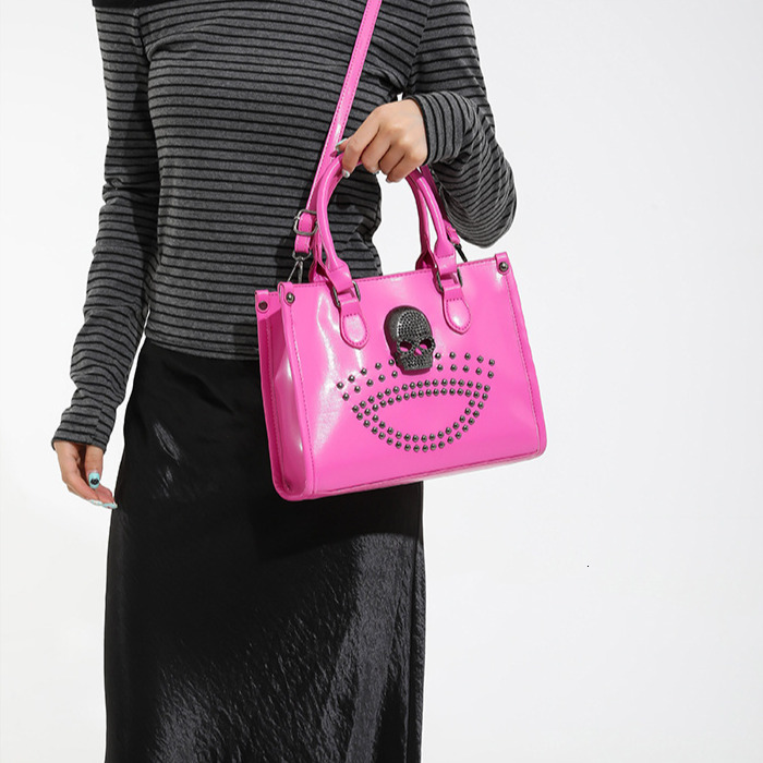 New Hot Girl Rivet Bag Black Skull Handbag Cool Women s Shoulder Bag Autumn New Designer Bag Light Luxury Simple Women s design Crossbody Bag
