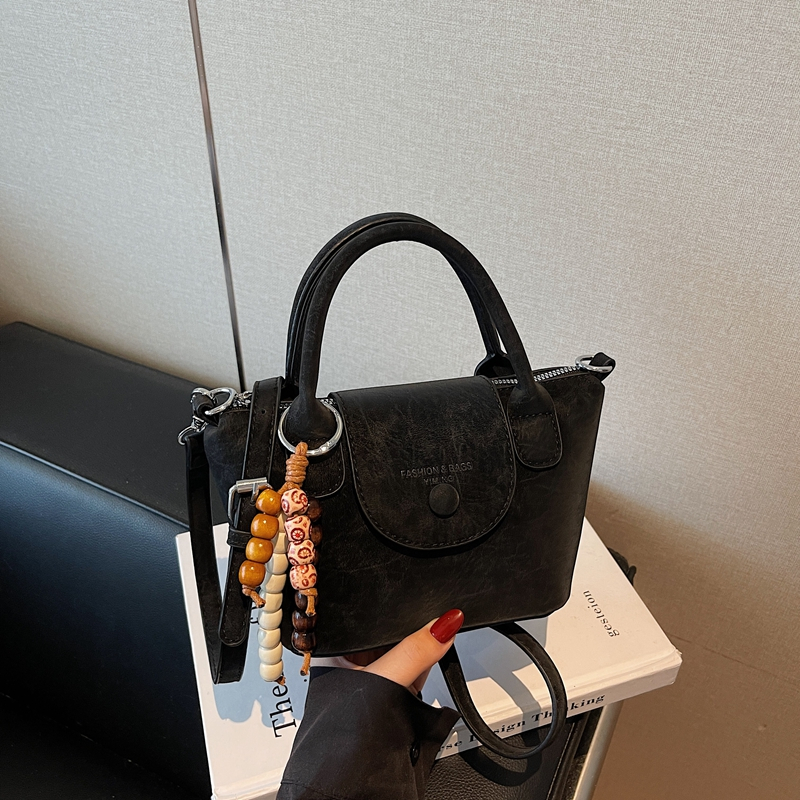 Fashion casual handbag autumn 2025 new style student classic crossbody bag simple daily commuting advanced multifunctional versatile handbag