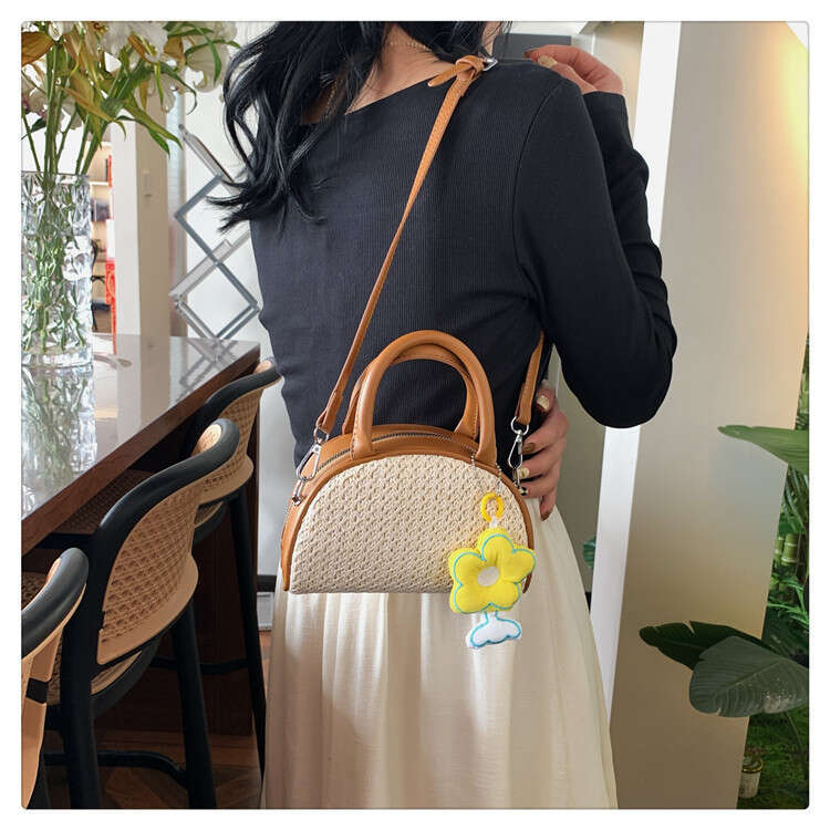 Straw Woven for Designer Bags Women 2025 Spring Summer New Fashion Niche Crossbody Beach High-end Handheld Shell Bag
