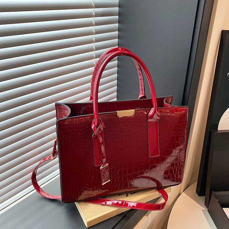 Luxury Crocodile Pattern PU Leather Shoulder Bag for Women Large Capacity TopHandle Crossbody Tote Sac Z250915