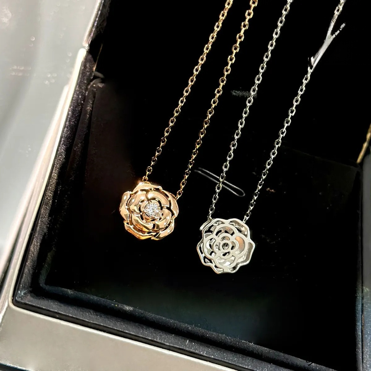 Hot Selling Camellia Glossy Small Flower Hollow Layered Sier S Necklace Designer Women Original Jewelry ddmyfriend