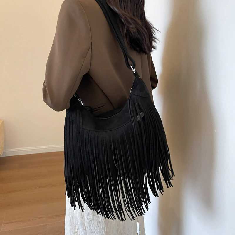 Hot Style Women Cross Body Bag Shoulder Bag Handbag Tassel Zipper Large Messenger Bag Fashion Ladies Faux Fur Bags Z250915