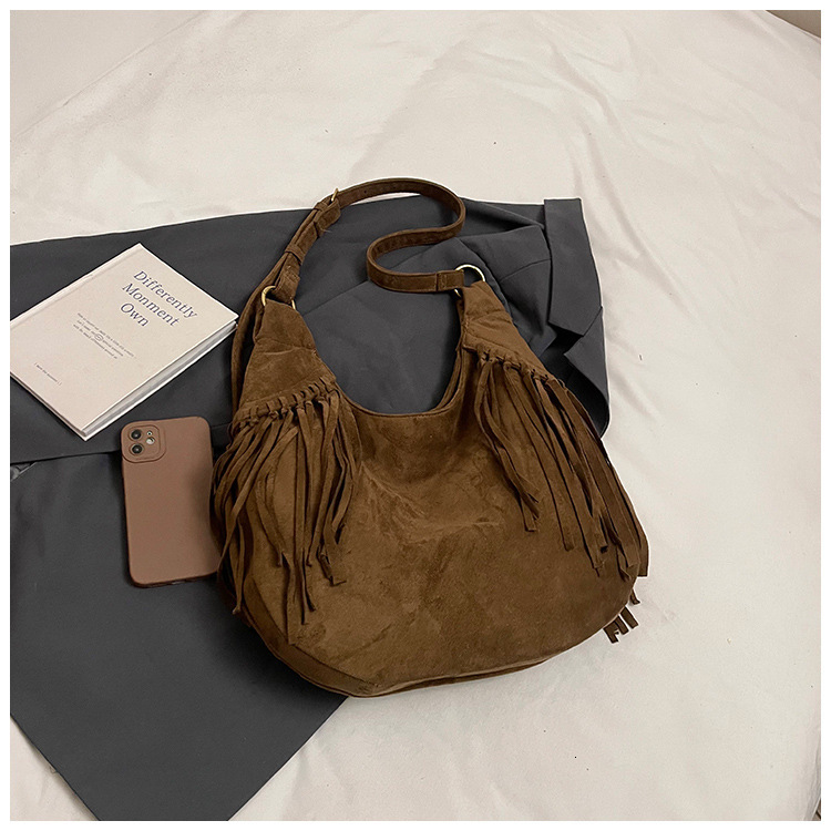 Matte Tassel Women s Armpit Bag New Large Capacity Dumpling Women s Shoulder Bag Retro Suede Women s Crossbody design Bag Autumn New Designer Bag