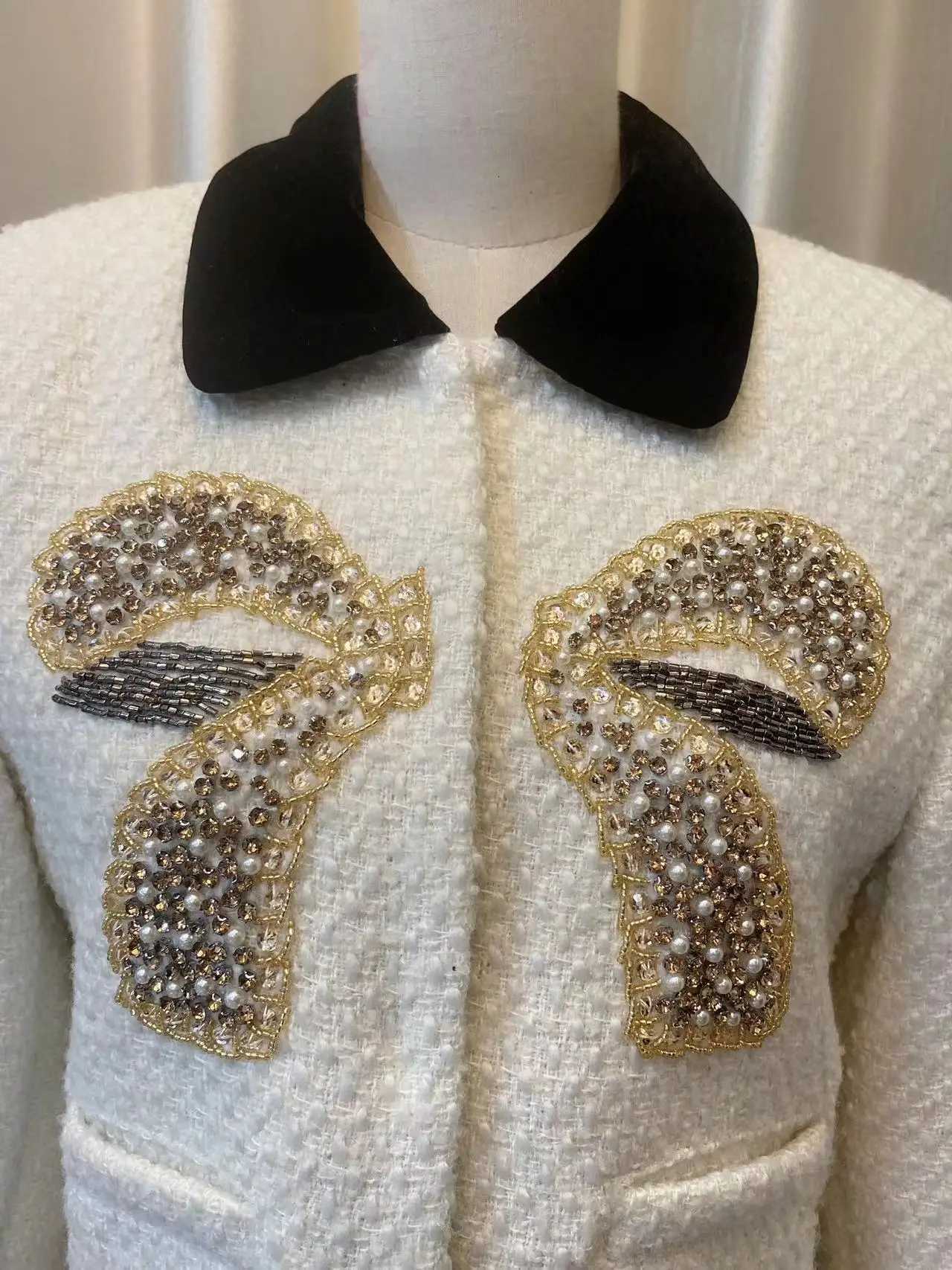 Autumn Winter Celebrity Woven Coarse Tweed Coats Women Beaded Pearls Long SLeeve Short Jackets Lady Work Wear Z250918