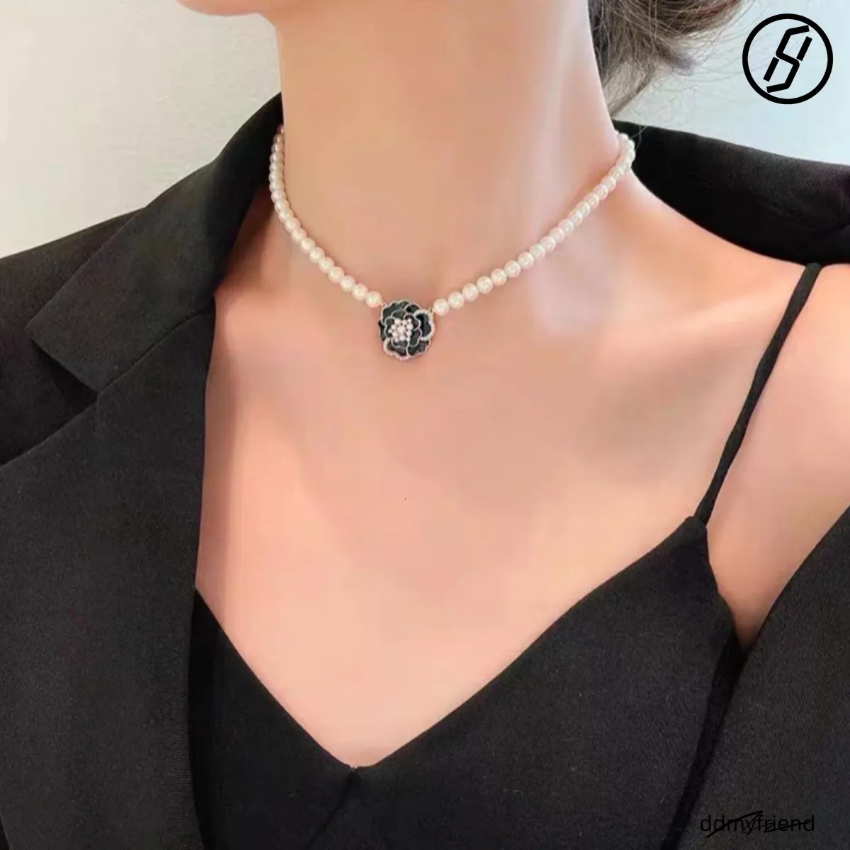 French Retro Camellia Pearl Light Niche Design Clavicle Chain Bracelet 2025 New Designer Necklace For Women Original Jewelry ddmyfriend