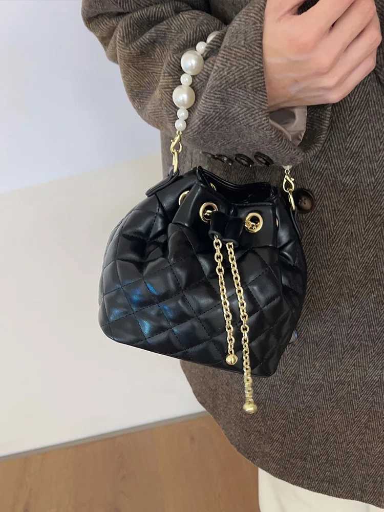 Summer Pearl Chain Buet Bag Womens Crossbody Bag Soft PU Leather Korean Sle Casual Handbag Small Size Faion TrendXJ250918