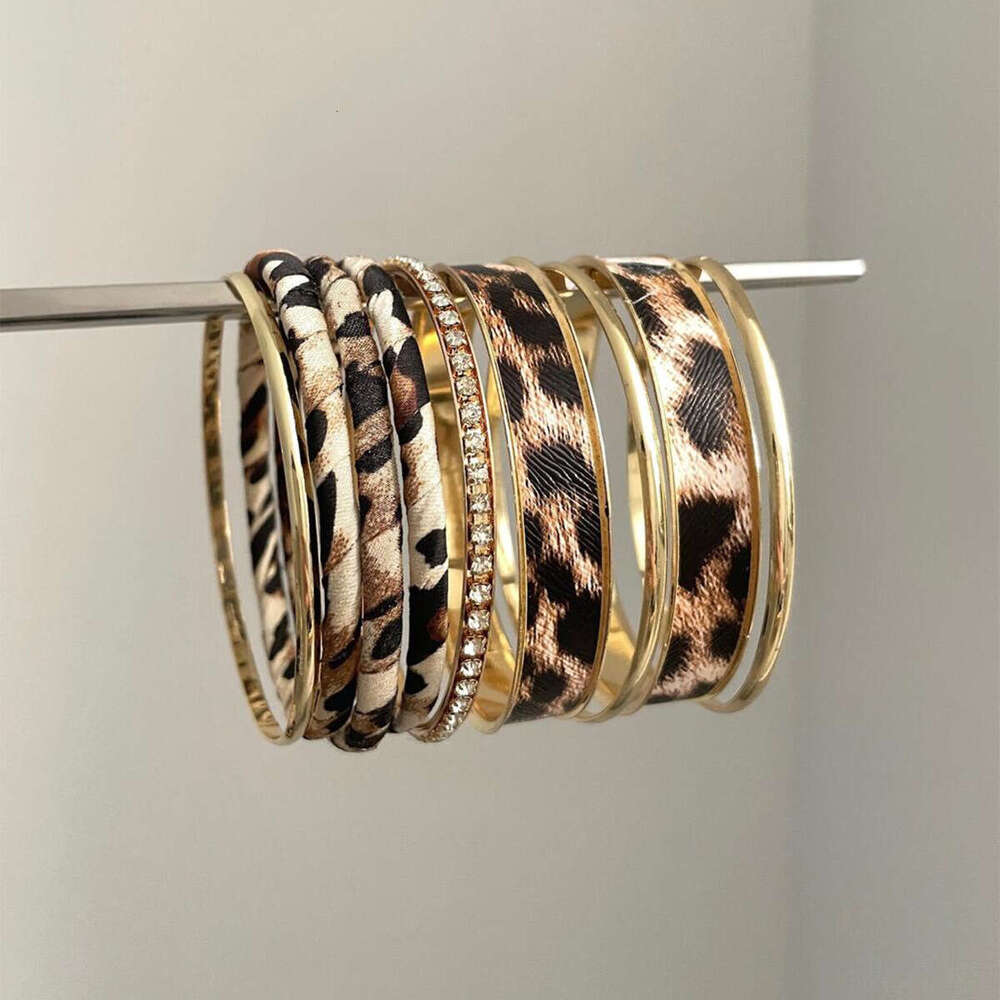 Metal Leopard Print Round Light High-end Feel Bracelet Niche Fashionable Elegant Versatile Women's Jewelry