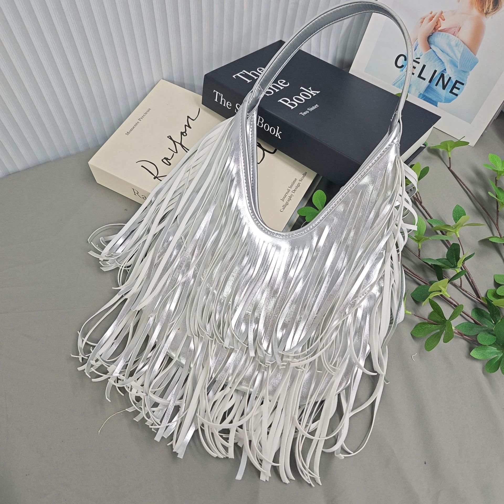 Minimalist Women s Shoulder Bag design New Fashion Tassel Retro Style Handbag Large Capacity Armpit Bag Autumn New Designer Bag