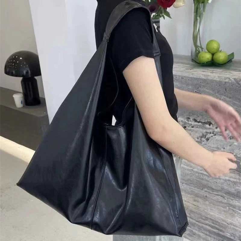 High Appearance And Fashionable Tote Bag Solid Color And Large Capacity French Style Bag For Celebrities Waterproof Underarm B Z250915