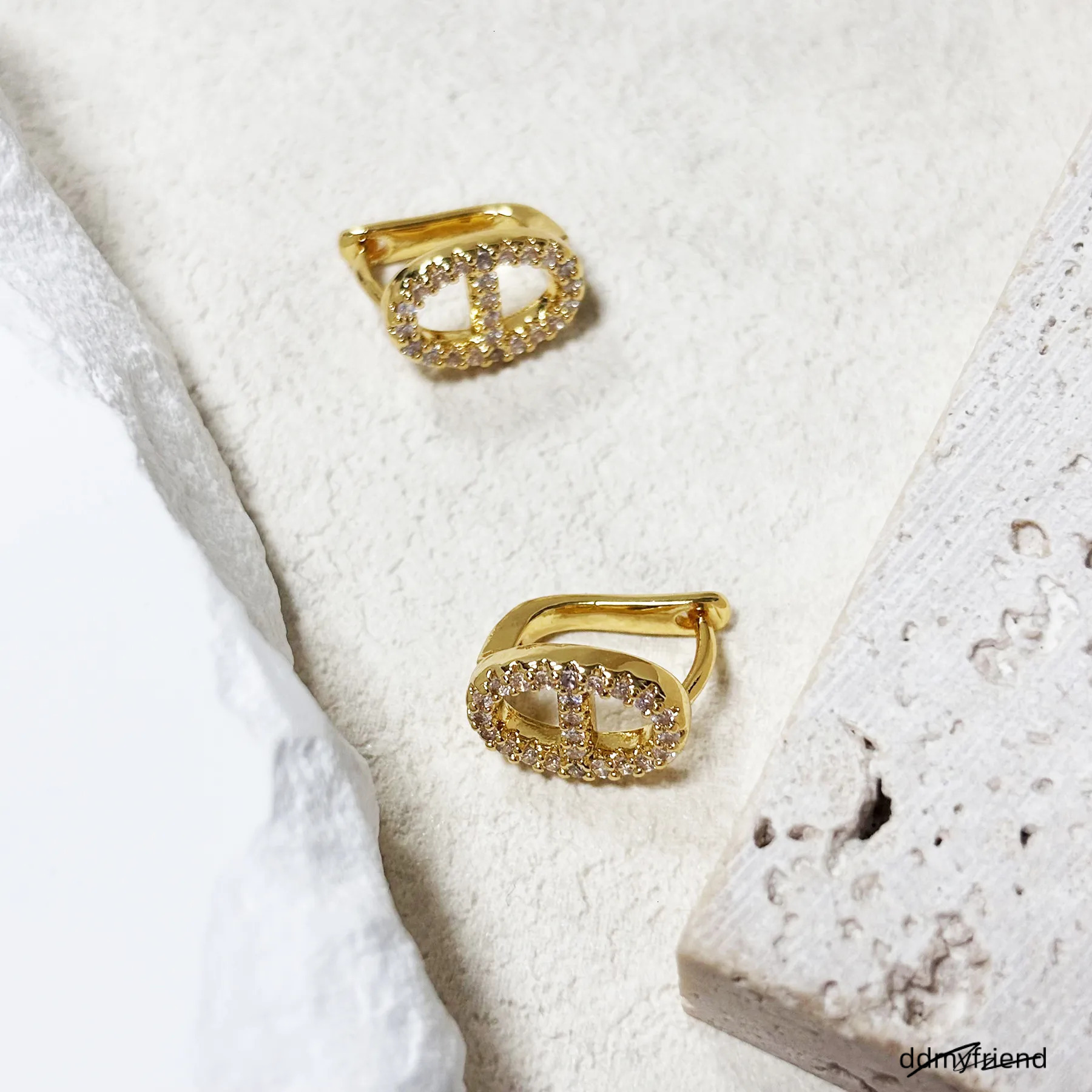 European And American Designer Jewelry Wedding Rings Simple Zircon Pig Nose Earrings Gold Plated High-End Elegant Ear Studs Wholesale ddmyfriend