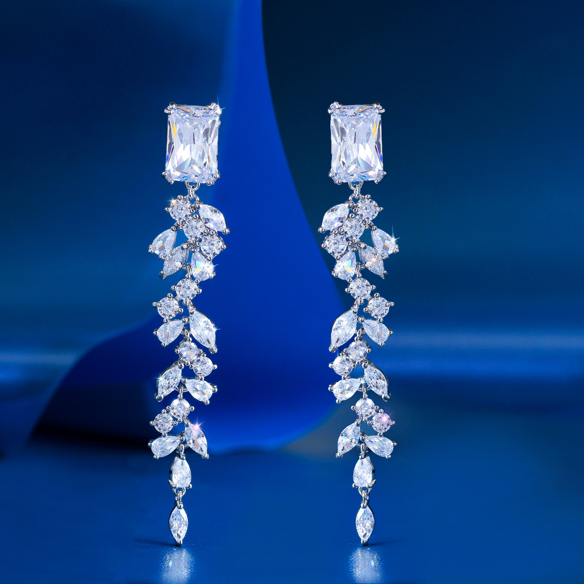 Sparkling Dangle Earrings Luxury Jewelry 925 Sterling Silver Radiant Shape 5A Cubic Zircon CZ Diamond Long Tassel Elegant Party Women Wedding Leaf Dro