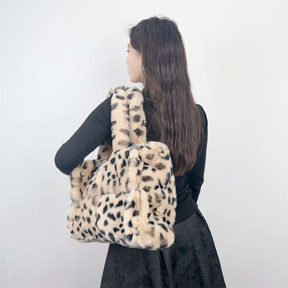 designer bag tote bag Autumn and Winter New Leopard Print Tote Shoulder Crossbody Large Capacity Handheld Plush Underarm Bag