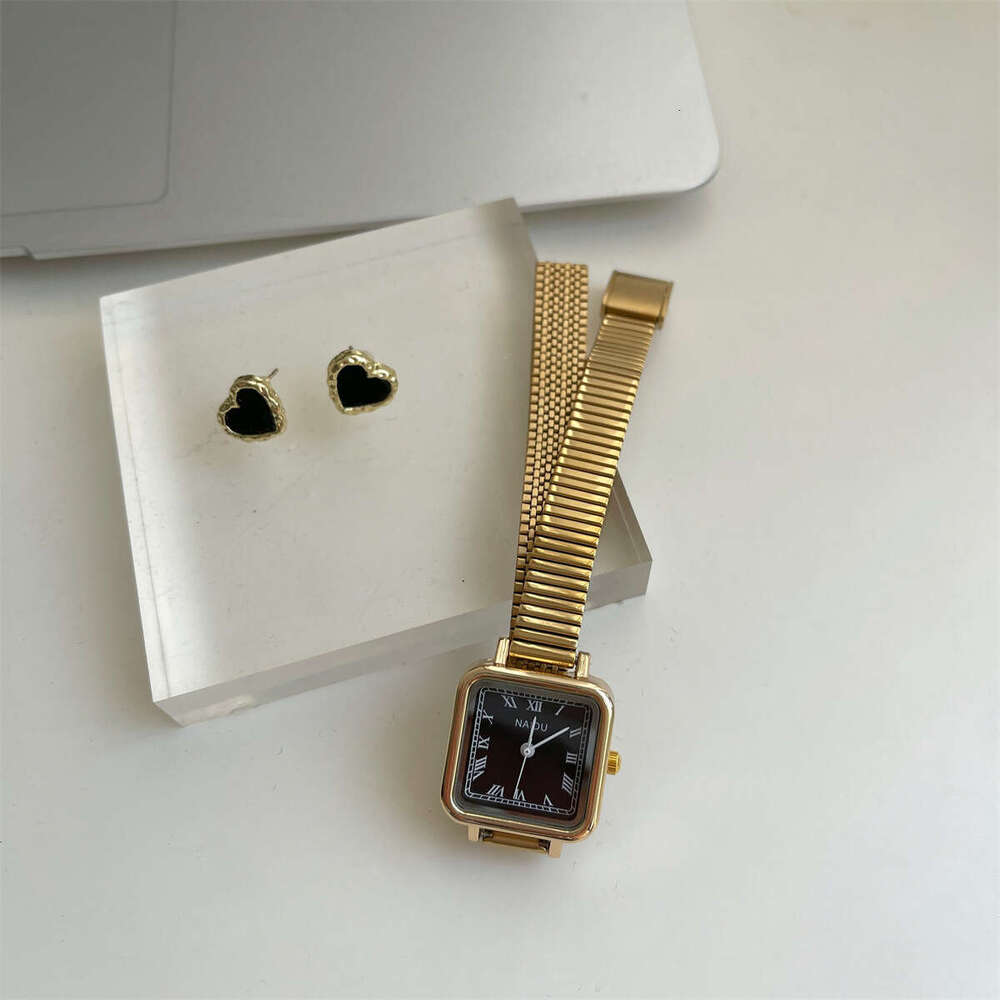 Small Square Roman Dial Metal Strap Watch Designer for Women, Student Style, Compact Exquisite, Simple and Minimalist Design