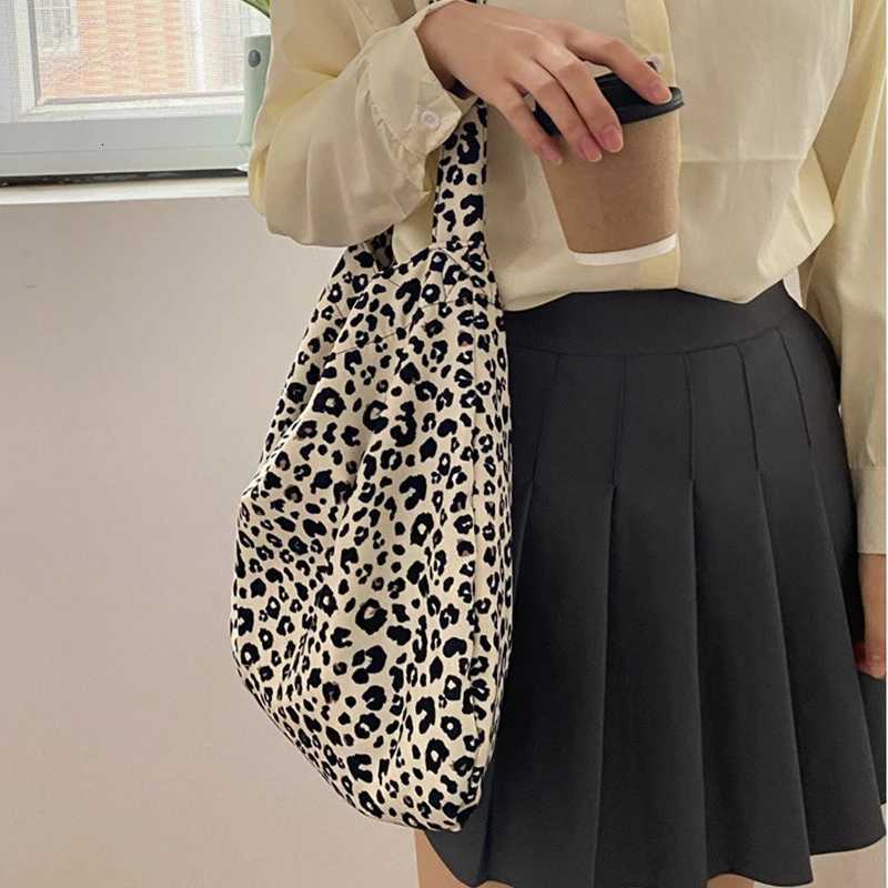 Female Leopard Print Messenger Bag Modern Shoulder Canvas Bag Student Diagonal Large Capacity Straddle Bag Z250915