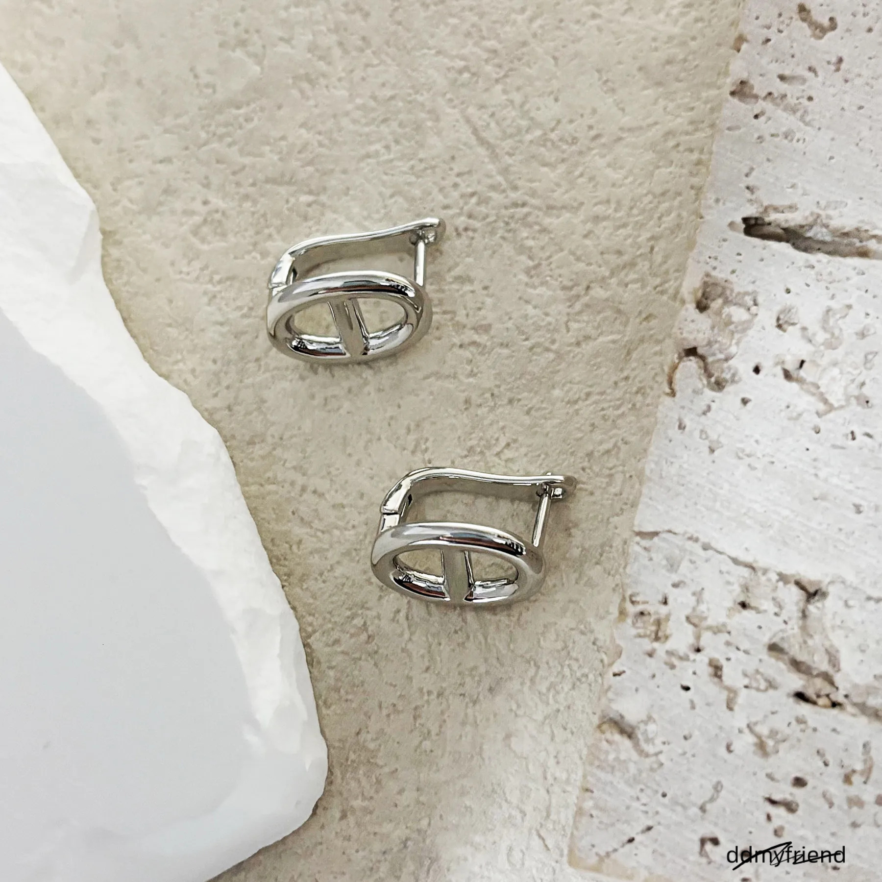 European And American Designer Jewelry Wedding Rings Simple Zircon Pig Nose Earrings Gold Plated High-End Elegant Ear Studs Wholesale ddmyfriend