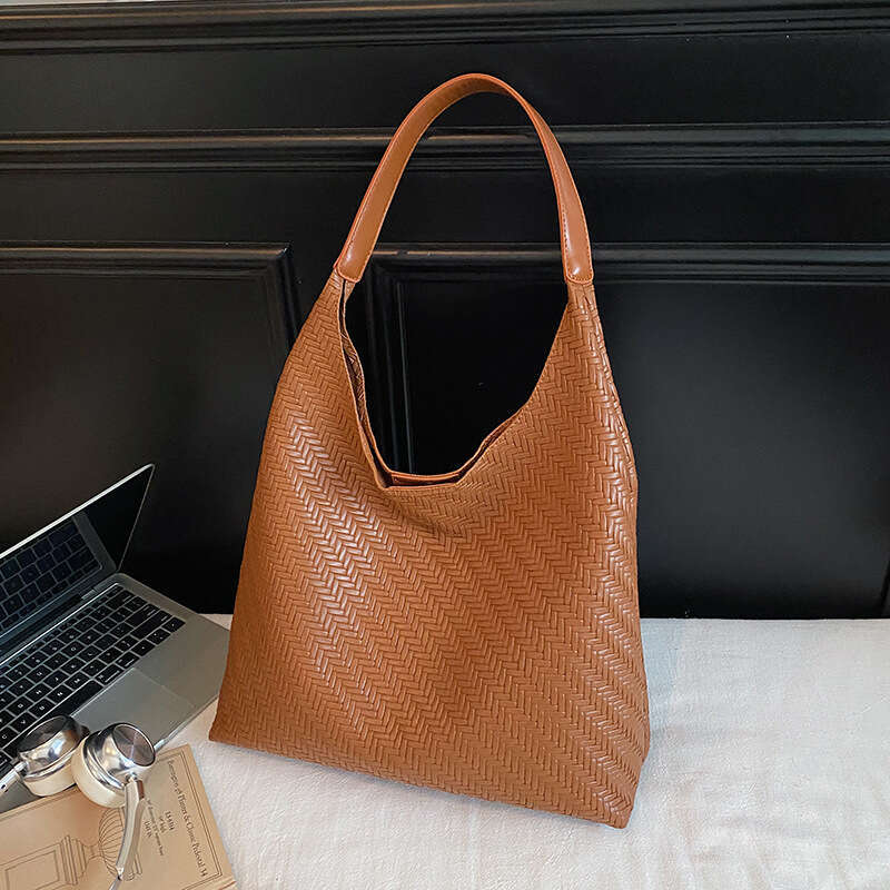 High-End Large Capacity Shoulder for Women 2025 New Trendy Woven Embossed Commuter Tote Popular Mother-Daughter Bag