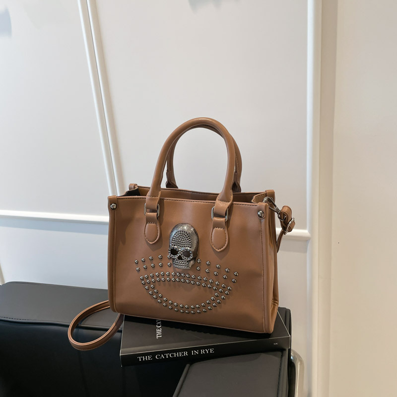 New Hot Girl Rivet Bag Black Skull Handbag Cool Women s Shoulder Bag Autumn New Designer Bag Light Luxury Simple Women s design Crossbody Bag