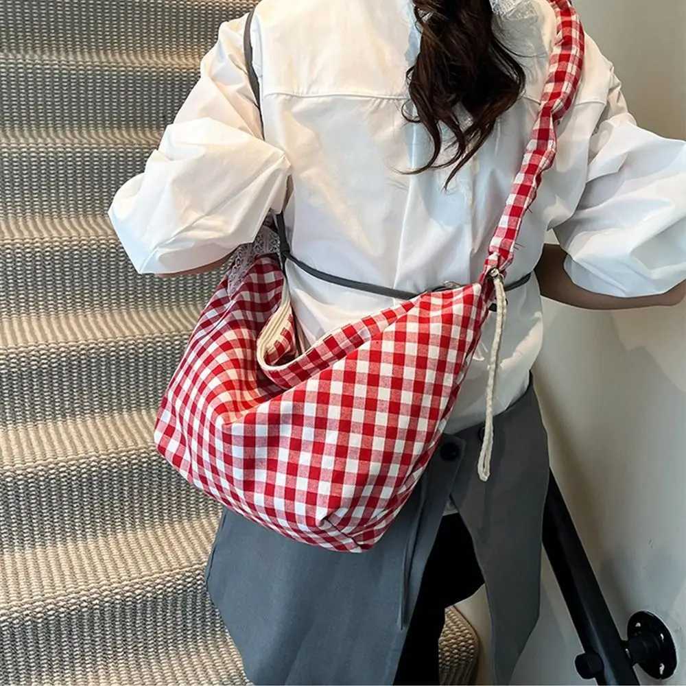 Simple Korean Hobos Shoulder Bag Half Moon Large Capacity Crossbody Bag Plaid Canvas Handbags Spring SummerXJ250918