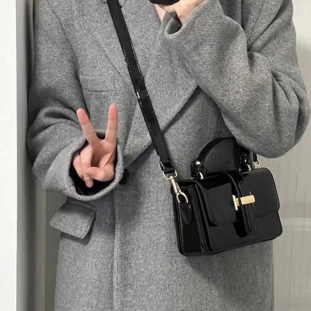 Small Square Bag with Highend Design and Glossy Finish for Women 2024 New Stylish and Versatile Single Shoulder Crossbody BagXJ250918