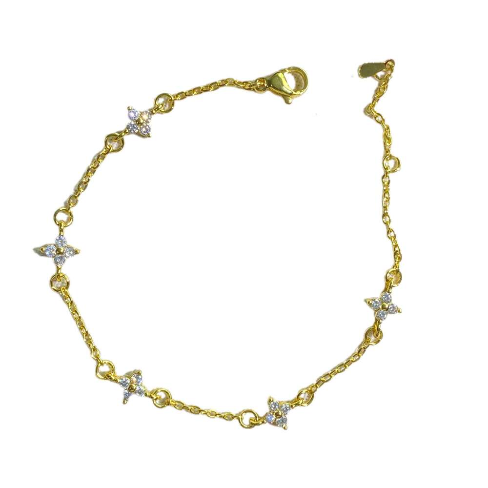 Clover Bracelet for Women, Light Niche Design, Gypsophila Four-Leaf Flower Jewelry, New High-End