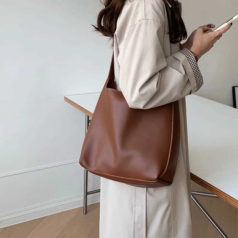 1Pcs AllMatch Women Shoulder Bag Solid Fashion Handbag Crossbody Bag Womens Minimalist PU Leather Bag For Work Z250915