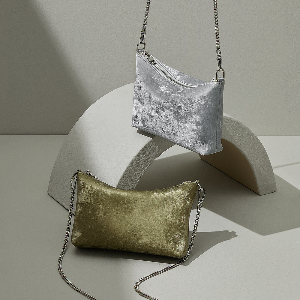 2025 New Chinese Satin Retro Makeup Bag Designer Mini Crossbody Bag