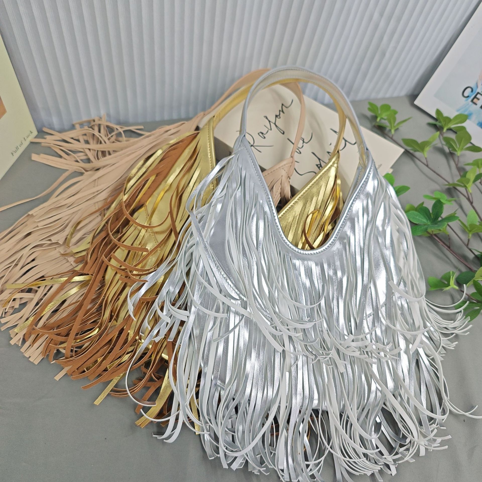 Minimalist Women s Shoulder Bag design New Fashion Tassel Retro Style Handbag Large Capacity Armpit Bag Autumn New Designer Bag