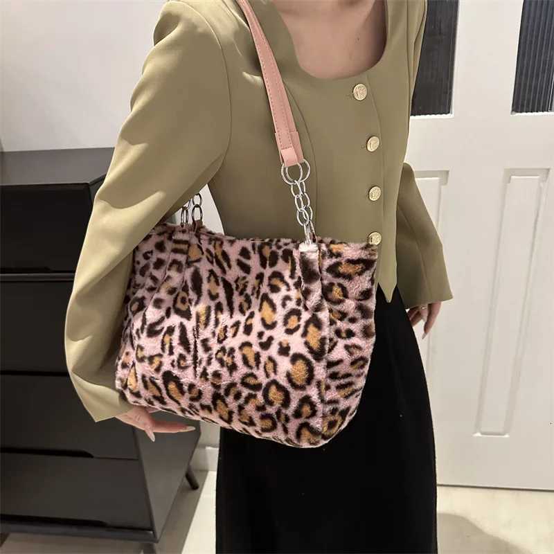 Vibrant Leopard Pattern Plush Bags Simple Large Capacity Fluffy Shoulder Bags Korean Style Fashion Casual Chain Handbag for Tour Z250915